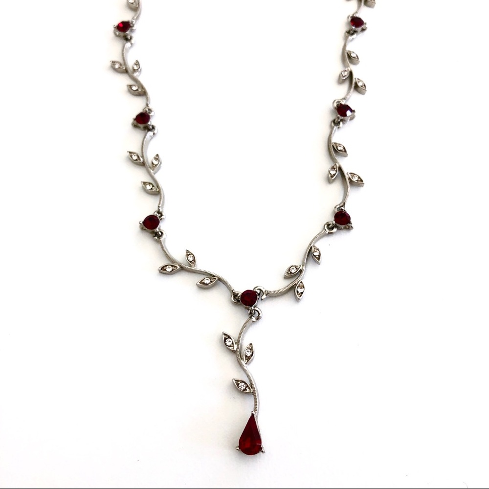 🌹 Leaf Necklace